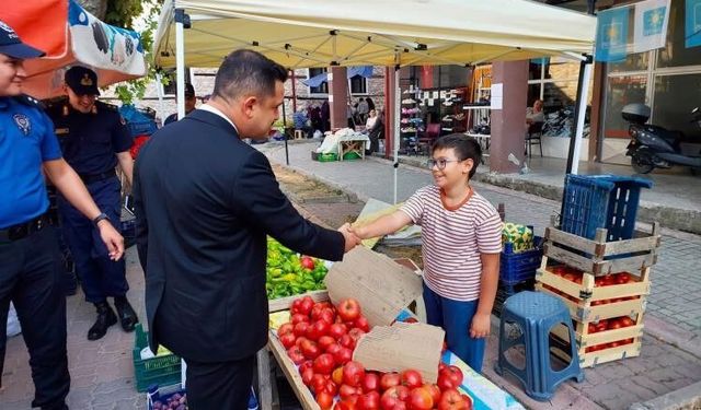 KAYMAKAM TİTİZ, MEYVE VE SEBZE TEZGÂHLARINI İNCELEDİ