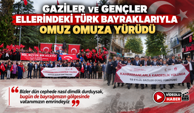 GAZİLER VE GENÇLER ELLERİNDEKİ TÜRK BAYRAKLARIYLA OMUZ OMUZA YÜRÜDÜ