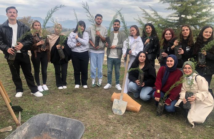 BŞEÜ SÖĞÜT MYO'DA YENİ FİDANLAR TOPRAKLA BULUŞTU