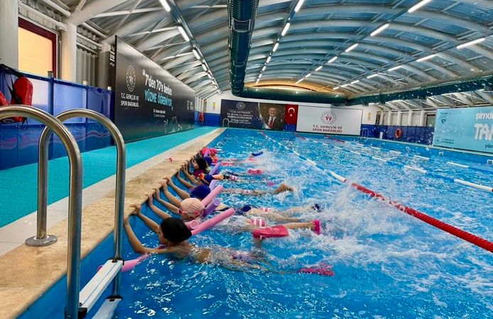 YÜZME ANTRENMANLARI DEVAM EDİYOR