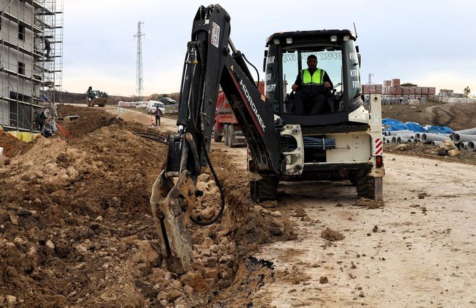ALT YAPI ÇALIŞMALARI ARALIKSIZ SÜRÜYOR