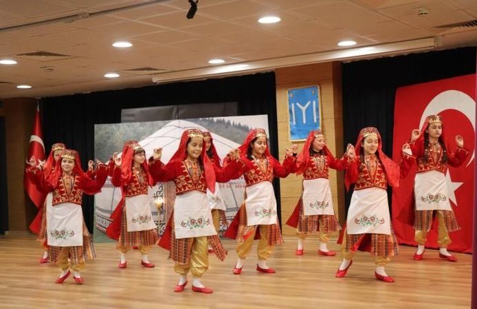 KÜLTÜR GECESİ'NE YOĞUN İLGİ