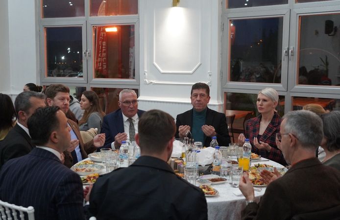 BAŞKAN SUBAŞI STK TEMSİLCİ VE ÜYELERİNİ İFTARDA AĞIRLADI