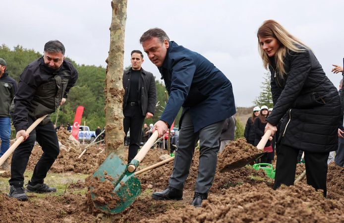 ŞEYH EDEBALİ’NİN VEFATININ 700. YIL DÖNÜMÜNDE 700 ÇINAR TOPRAKLA BULUŞTU