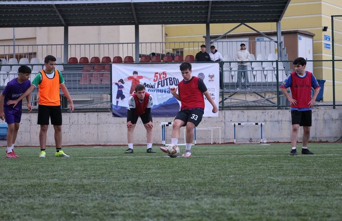5X5 FUTBOL TURNUVASI BAŞLADI