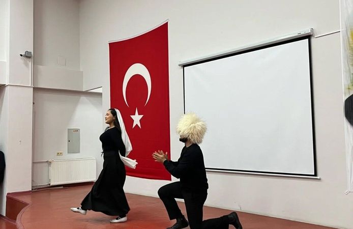 TÜRK DÜNYASI GENÇLİK TOPLULUĞUNDAN ÇOCUKLARA KÜLTÜREL ETKİNLİK