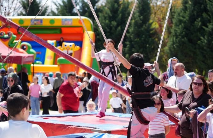 5 BİN ÇOCUK GÖNÜLLERİNCE EĞLENDİ