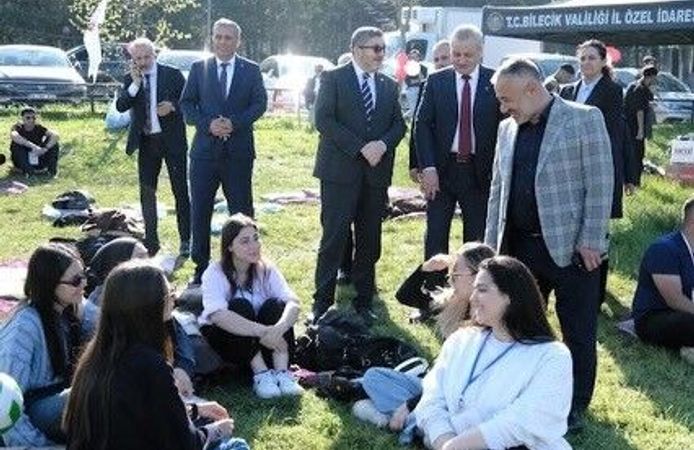 BAŞKAN YILDIRIM'DAN GENÇLERLE SAMİMİ BULUŞMA
