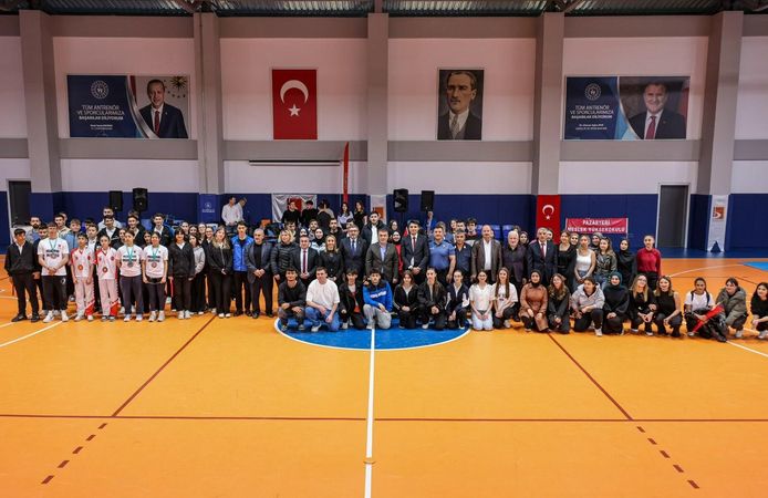 VALİ SÖZER PAZARYERİ'NDE BİR DİZİ PROGRAM GERÇEKLEŞTİRDİ