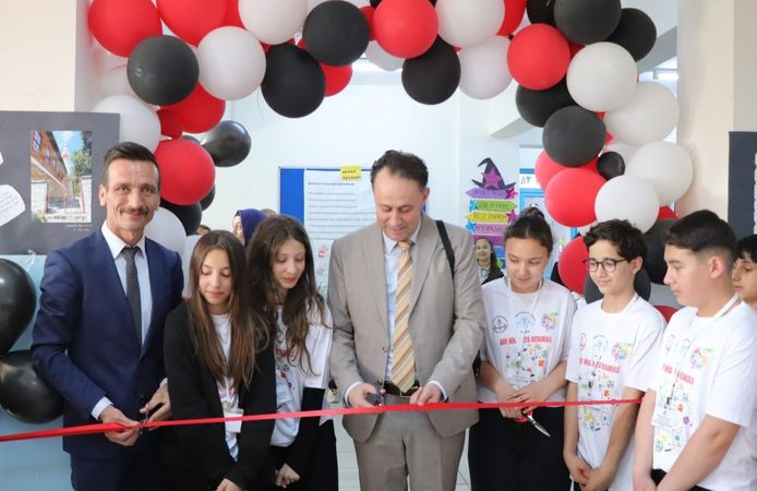 BOZÜYÜK TÜBİTAK 4006-B BİLİM FUARI AÇILDI