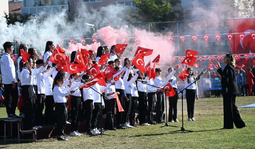 BOZÜYÜK'TE 29 EKİM CUMHURİYET BAYRAMI COŞKUSU