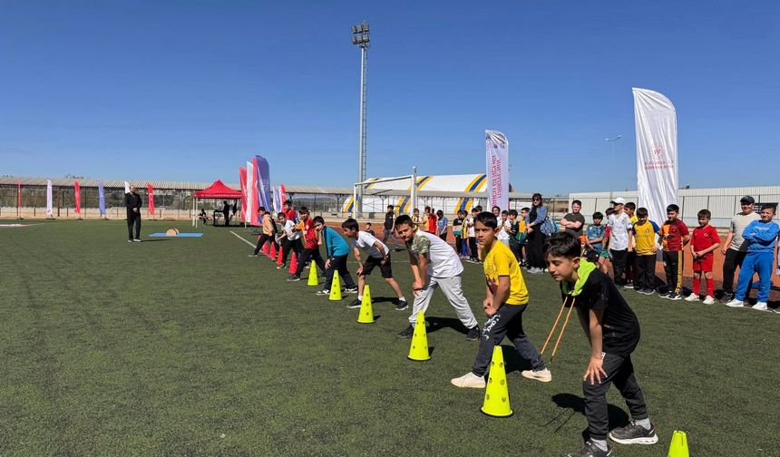 23 NİSAN SPOR FESTİVALİ'NDE ÇOCUKLAR SPORA VE EĞLENCEYE DOYDU
