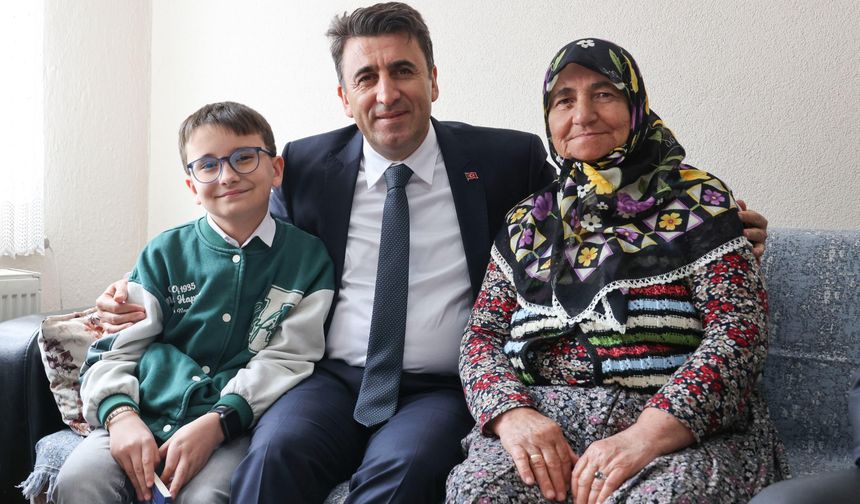 ŞEHİT BİNBAŞI MİTHAT ÇOLAK'IN AİLESİNE ZİYARET