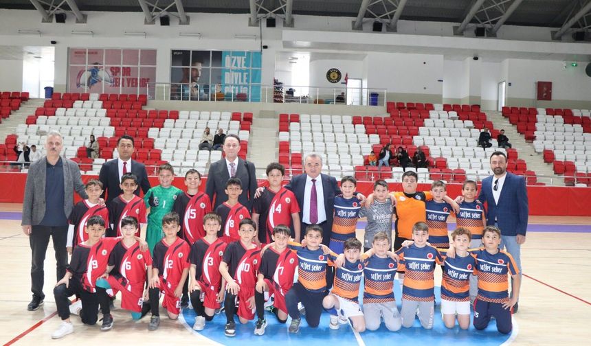 23 NİSAN FUTSAL TURNUVASI YARI FİNAL HEYECANI