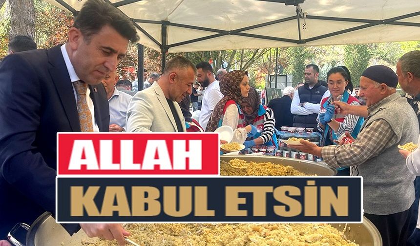 CAMİ ÇIKIŞI BİNLERCE KİŞİYE ‘ŞİFALI PİLAV’ İKRAM ETTİLER