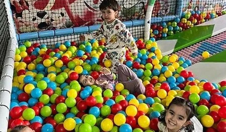 MİNİKLER 23 NİSAN COŞKUSUNU DOYASIYA YAŞADI