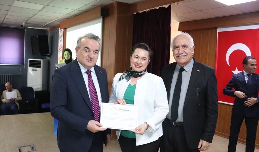 YETENEK YARIŞMASINDA BAŞARILI ÖĞRENCİLER ÖDÜLLENDİRDİ