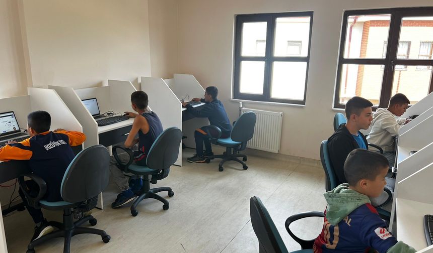 ÇOCUK EVLERİ SİTESİ'NDE 'BİLGİSAYAR SINIFI' KAZANDIRILDI