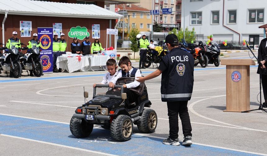 BİLECİK'TE TRAFİK VE İLK YARDIM HAFTASI KUTLANDI