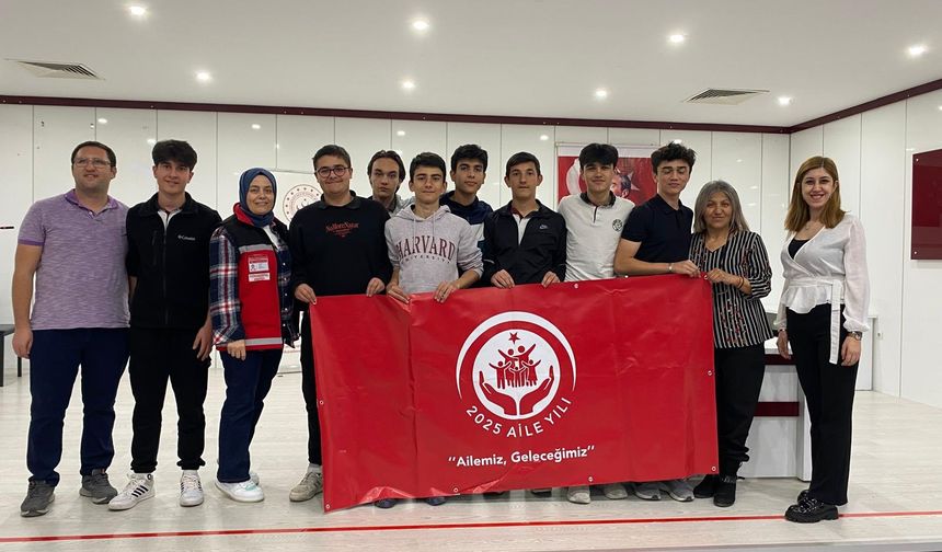 LİSELİ ÖĞRENCİLERE "AİLE İÇİ İLETİŞİM" SEMİNERİ