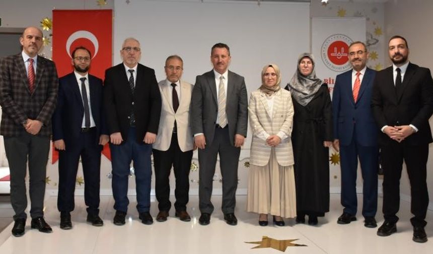 '2025 YILI YAZ KUR'AN KURSU EĞİTİM SEMİNERİ' DÜZENLENDİ