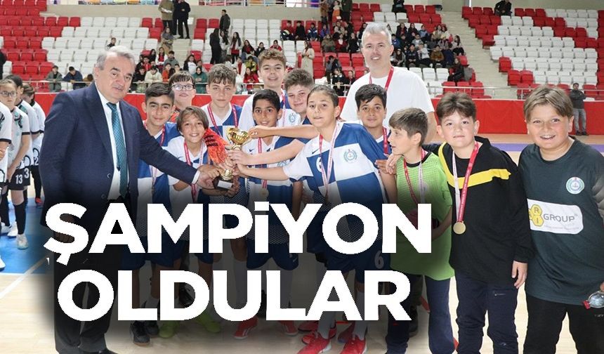 BOZÜYÜK'TE OKUL SPORLARI FUTSAL FİNALİ TAMAMLANDI