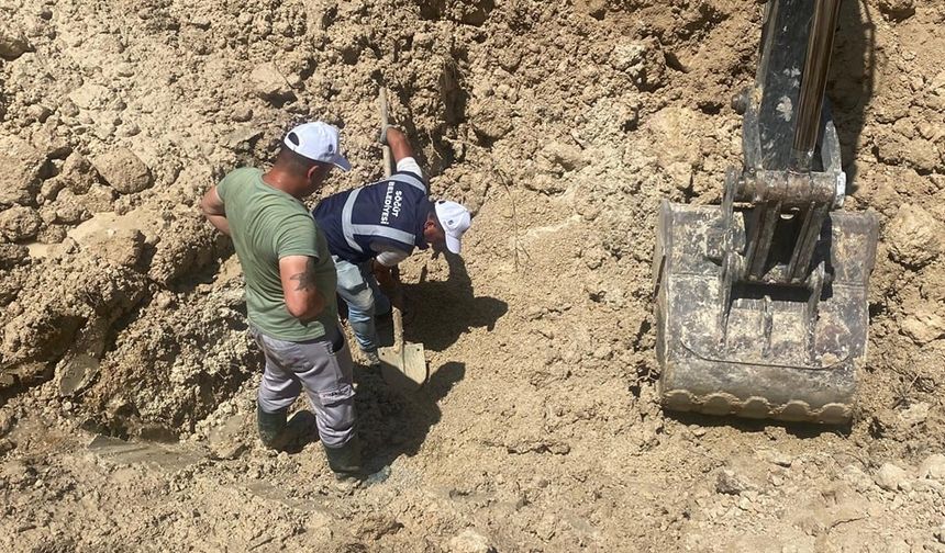 SÖĞÜT'TE ANA SU HATTINDA ÇATLAK OLUŞTU