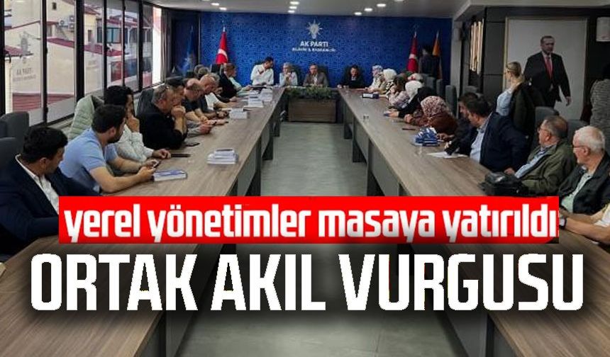AK PARTİ'DE YEREL YÖNETİM DEĞERLENDİRİLDİ