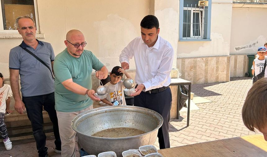 YAZ KUR'AN KURSU ÖĞRENCİLERİNE AŞURE İKRAMI