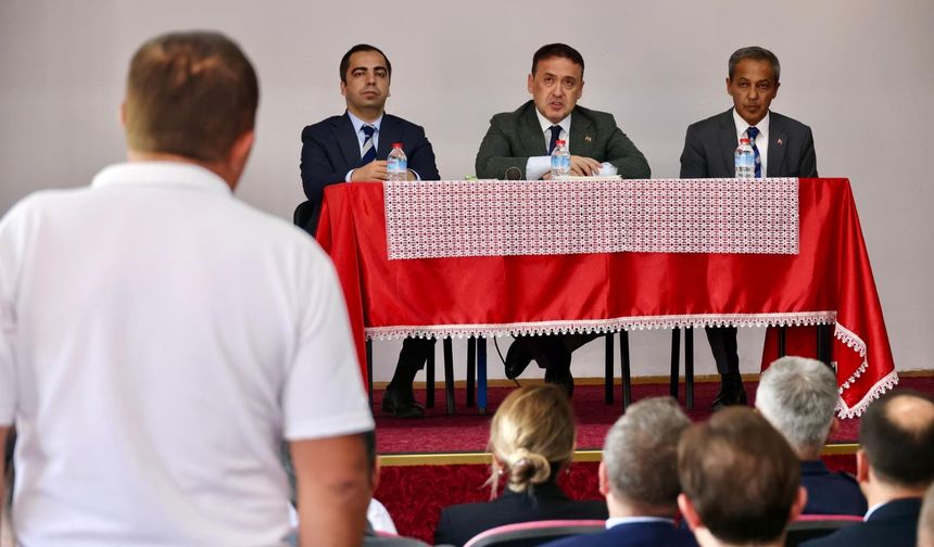 YENİPAZAR'DA MUHTARLARIN SORUNLARI MASAYA YATIRILDI