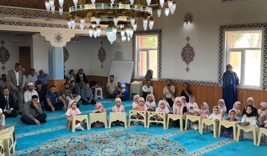 YAZ KUR'AN KURSU KAPANIŞ PROGRAMI'NDA BÜYÜK COŞKU YAŞANDI