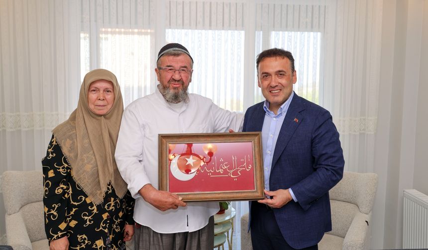 VALİ SÖZER, GAZİNİN EVİNDE MİNNET DUYGUSUNU İFADE ETTİ