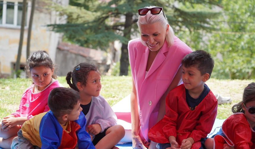 BELEDİYE BAŞKANI SUBAŞI, CEMAL SÜREYA ATÖLYESİ'NDE ÇOCUKLARLA BİR ARADAYDI