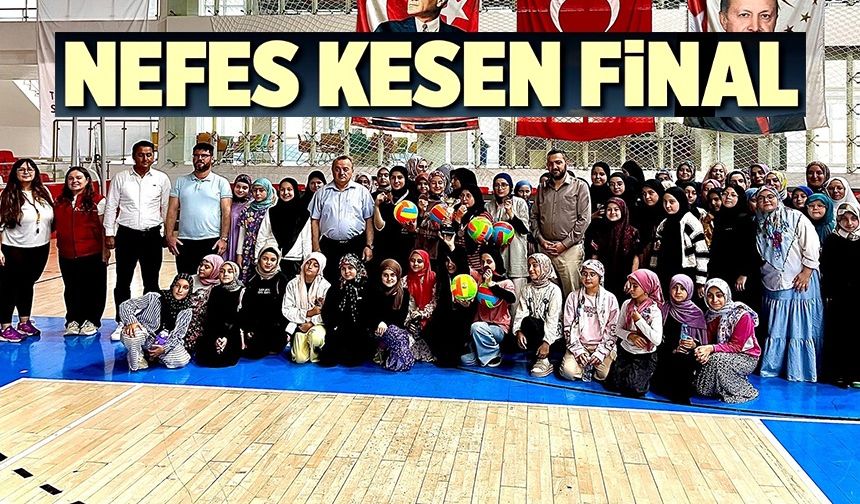 BOZÜYÜK'TE ÖĞRENCİLER VOLEYBOL FİNALİNDE TER DÖKTÜ