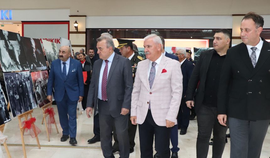 'ATATÜRK' KONULU FOTOĞRAF SERGİSİ AÇILDI