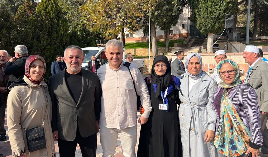 BAŞKAN YILDIRIM UMRECİLERİN MANEVİ DUYGULARINA ORTAK OLDU
