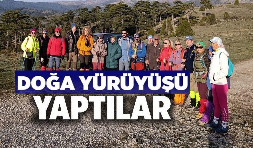 İSTANBUL'DAN GELİP CAMİLİYAYLA KÖYÜNDE DOĞA YÜRÜYÜŞÜ YAPTILAR