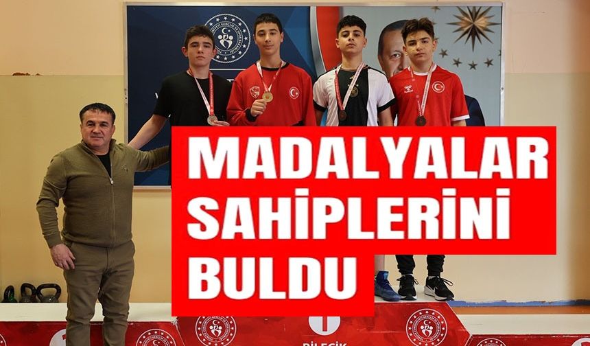 GÜREŞTE GENÇLERDEN YOĞUN MÜCADELE