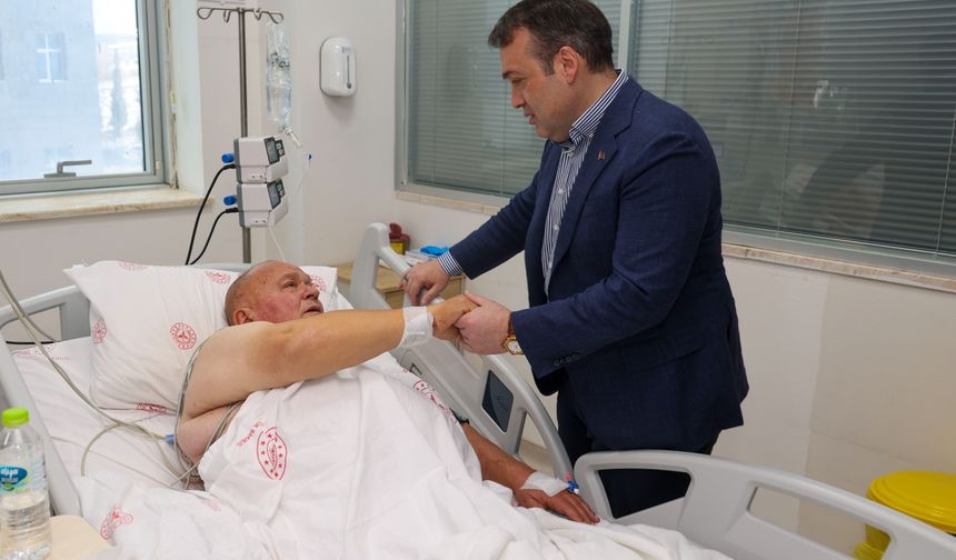 VALİ SÖZER'DEN MUHTARA GEÇMİŞ OLSUN ZİYARETİ