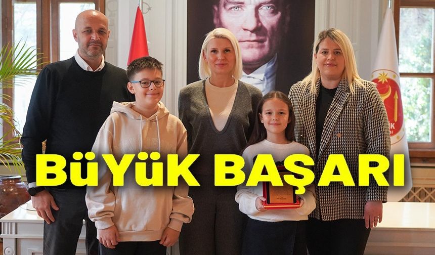 PİYANO FESTİVALİ VE YARIŞMASI’NDA DERECEYE GİREN GENÇ PİYANİST ÖDÜLLENDİRİLDİ
