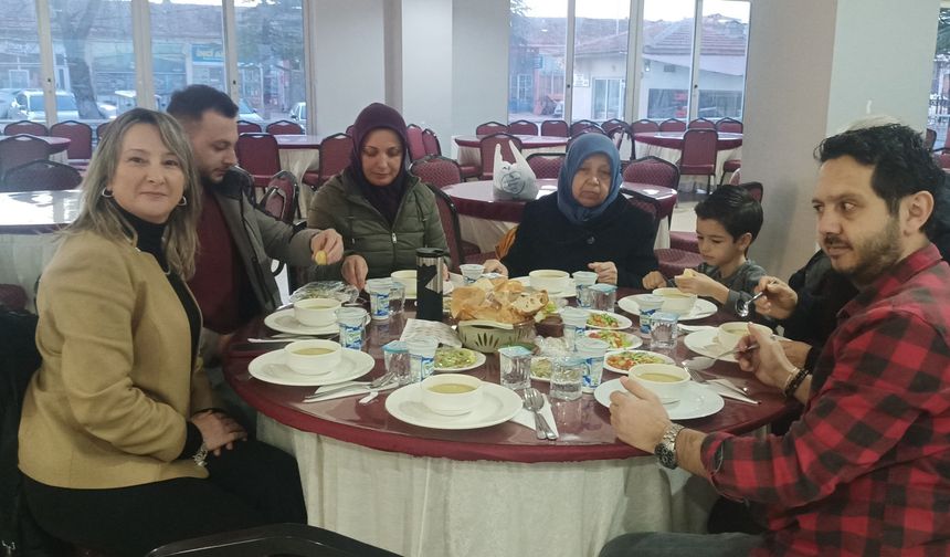 ÖKSÜZ VE YETİMLER İÇİN GÖNÜLLERİ ISITAN İFTAR