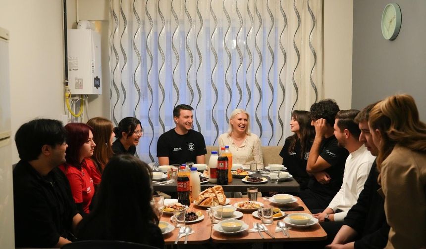 BAŞKAN SUBAŞI, ÖĞRENCİLERİN İFTAR SOFRALARINA KONUK OLDU