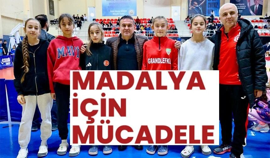 GENÇ TEKVANDOCULAR BİLECİK'TE MADALYA İÇİN MÜCADELE EDİYOR