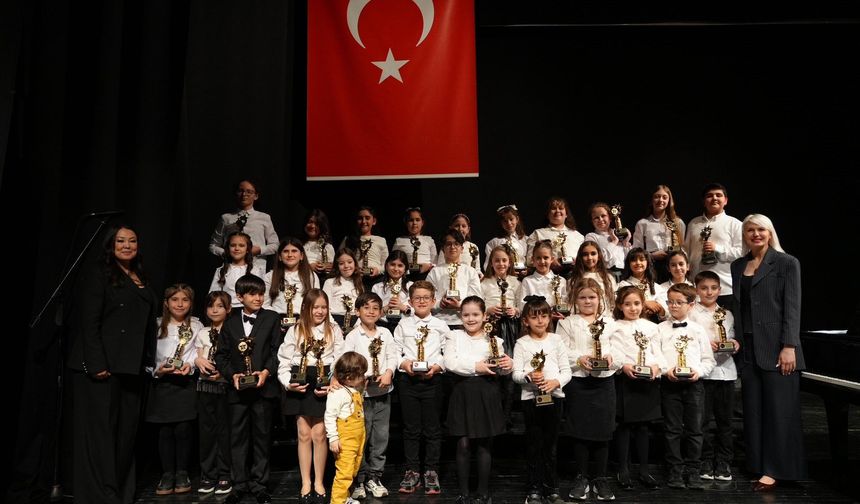 GENÇ SANATÇILAR BURSA’DAKİ MÜZİK FESTİVALİNDE SAHNE ALDI