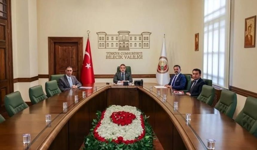VALİ SÖZER VE İL MÜDÜRÜ İLHAN ÇEVRİM İÇİ TOPLANTIYA KATILDI