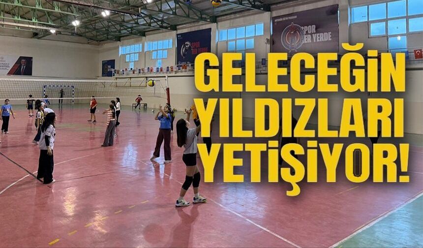 VOLEYBOL ANTRENMANLARI DEVAM EDİYOR