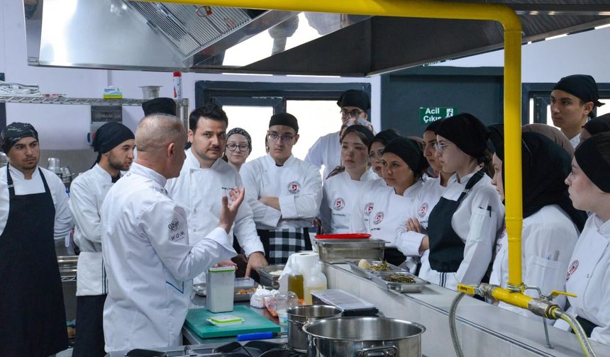 BŞEÜ'DE ÖĞRENCİLER PROFESYONEL MUTFAKLA BULUŞTU