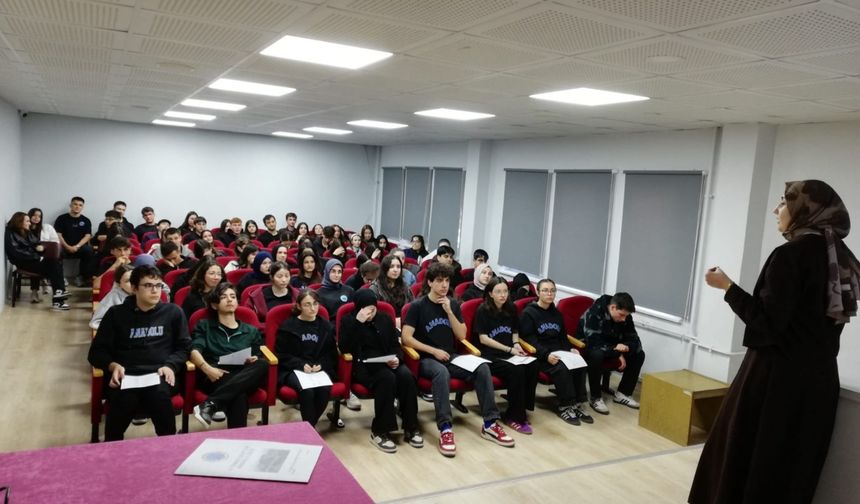2 BİN LİSE ÖĞRENCİLERİNE KARİYER YOLCULUĞUNDA GÜÇLÜ DESTEK