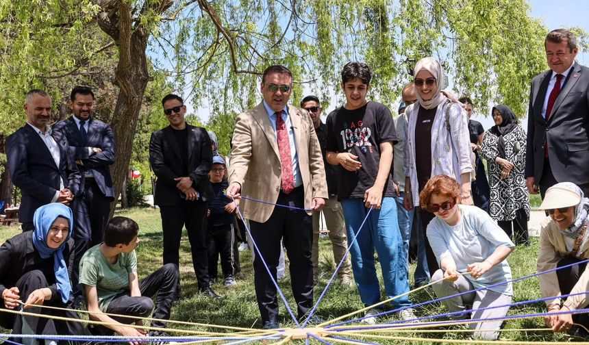 ÖZEL İHTİYAÇLI ÖĞRENCİLER DOĞAYLA BULUŞTU