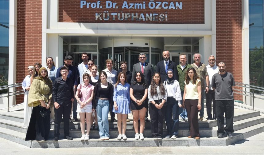 BŞEÜ'DE ‘KAMPÜSTE YAŞAM' SERGİSİ SANATSEVERLERLE BULUŞTU